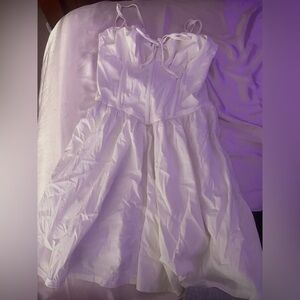 Elegant White dress with bow